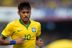 FIFA转播权争议-王者归来！杜兰特首秀惊艳安联，拜仁球迷为之沸腾