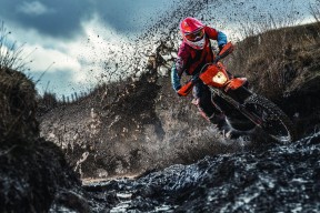 2026世界杯版权-王者归来！凯恩重返赛场首秀惊艳，DWG险胜引爆全场